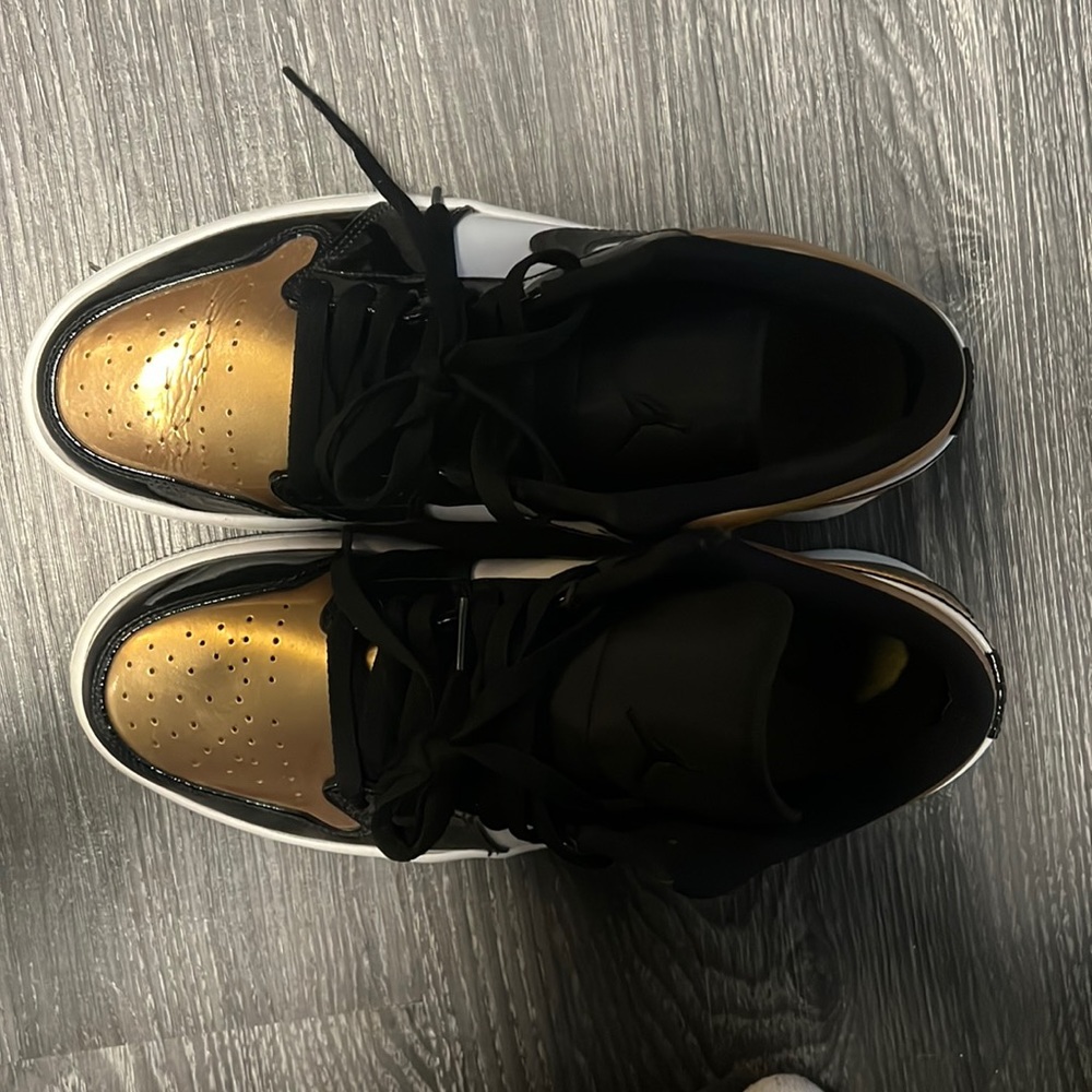 Jordan 1 low gold toe